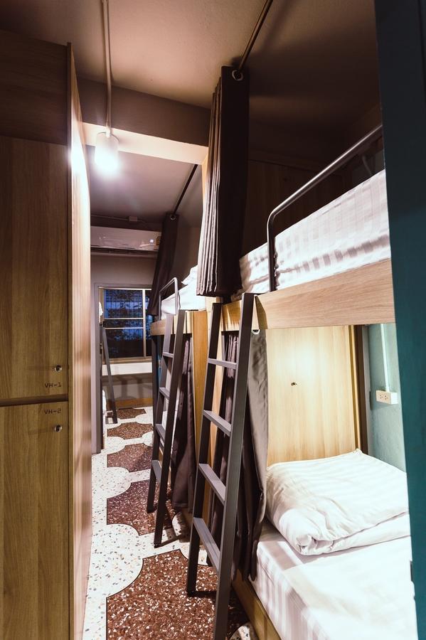 Stash Hostel Bangkok Exterior photo